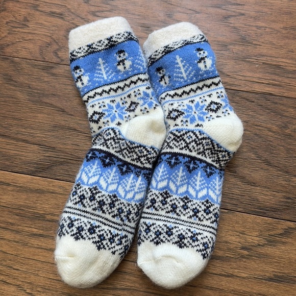 Ladies fuzzy warm sock bundle - Picture 6 of 10